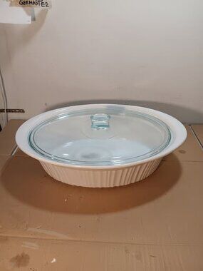 Corning Ware French White 4 Qt, CW-34-B Oval Casserole stoneware Casserol dish.